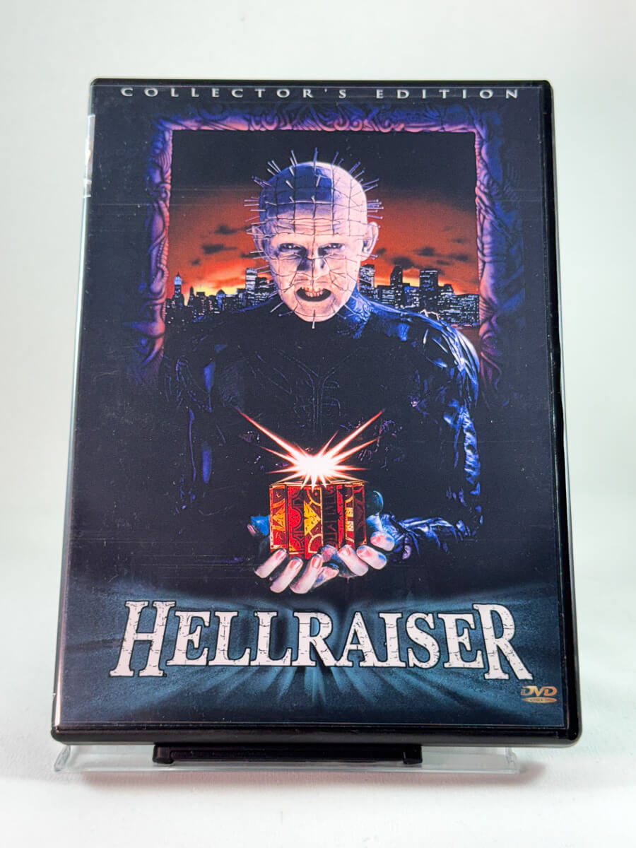 Forside av DVD-cover til Hellraiser – Collector’s Edition med ikonisk skrekkmotiv; brukt kultklassiker på DVD hos Brukbar Film