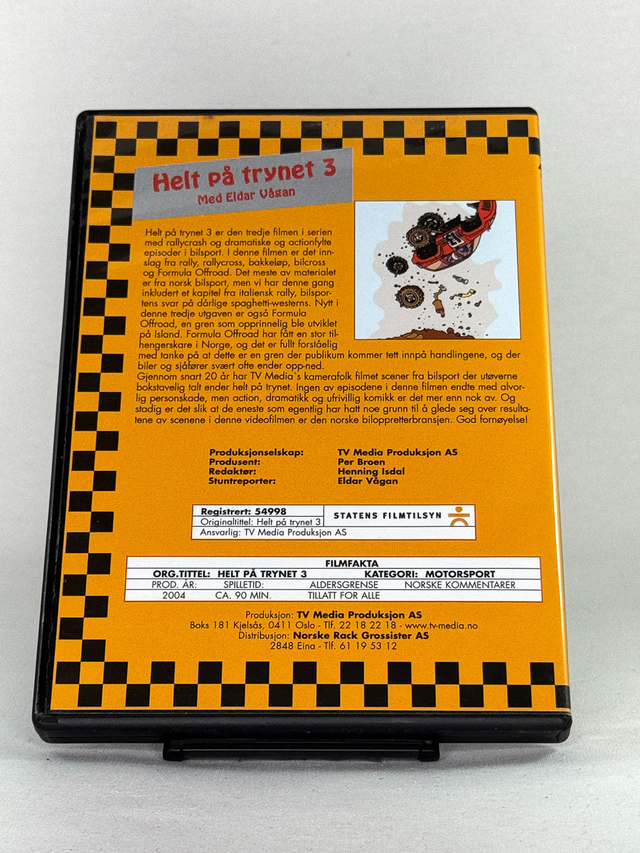 DVD-bakside til filmen Helt på trynet 3 med Eldar Vågan
Baksiden viser info, spesifikasjoner og eventuell ekstratekst – produktbilde fra nettbutikken Brukbar Film