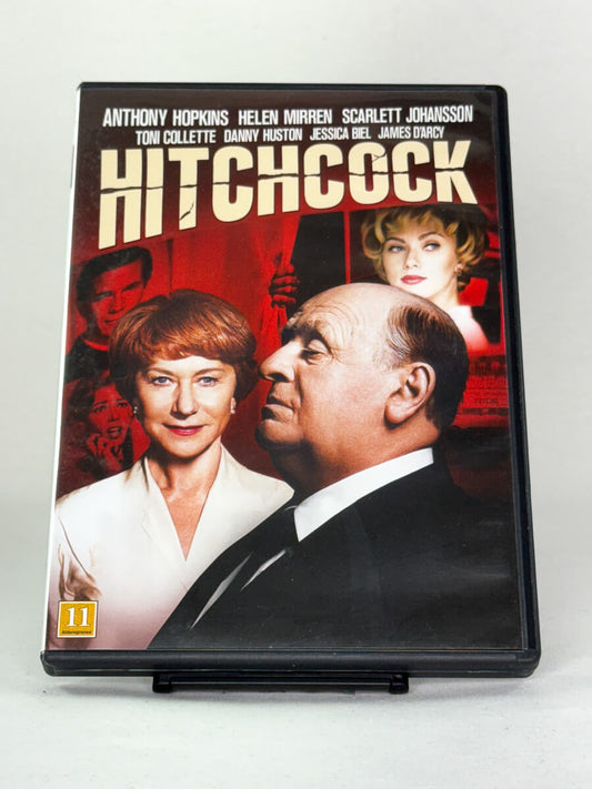 Forside av DVD-cover til Hitchcock – biografisk drama med Anthony Hopkins og Helen Mirren om innspillingen av Psycho, utgitt av 20th Century Fox, hos Brukbar Film.