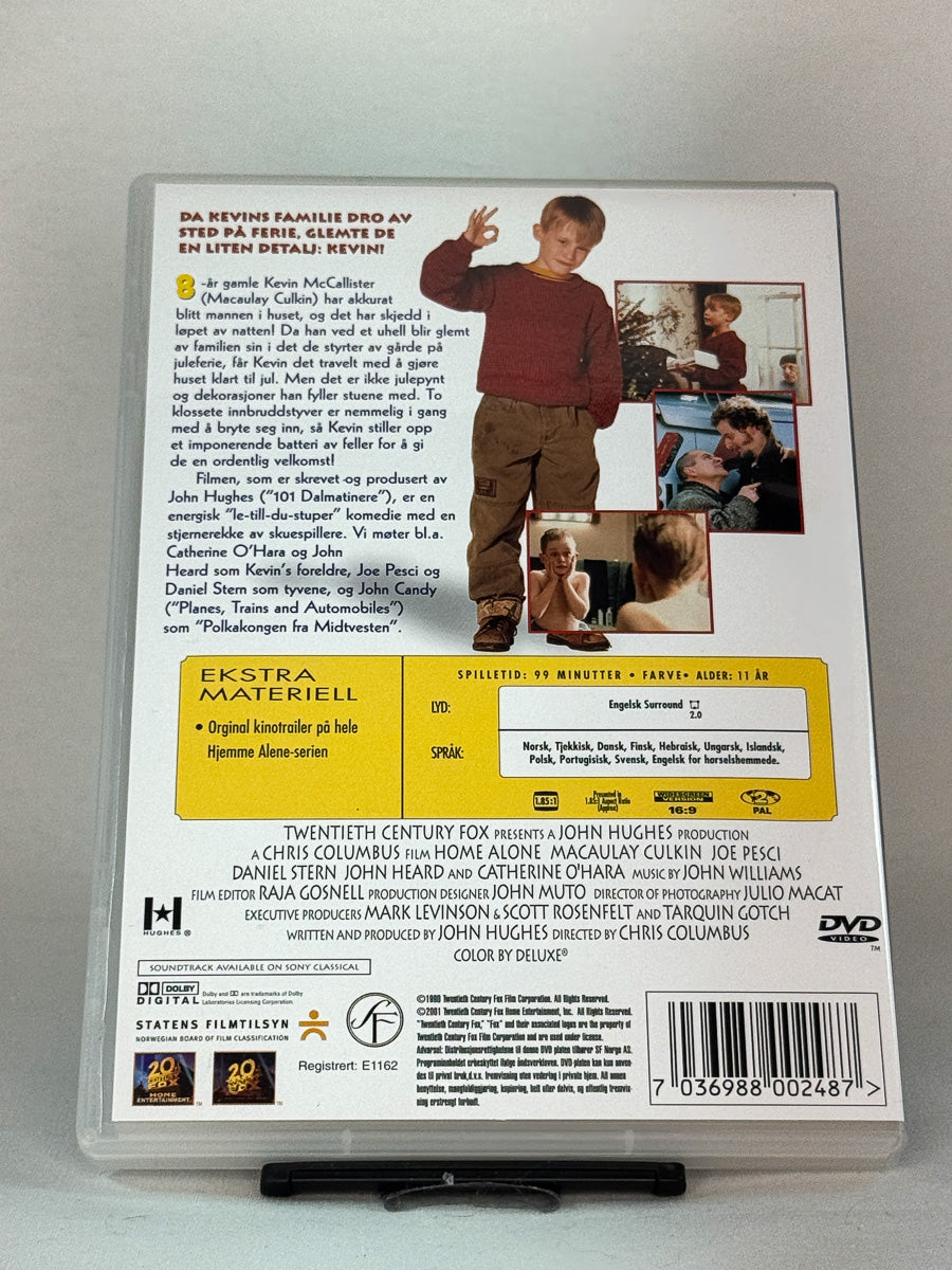 Bakside av DVD-cover til Hjemme Alene (Home Alone) – familiekomedie der Kevin forsvarer huset mot to klønete innbruddstyver, brukt originalfilm hos Brukbar Film.