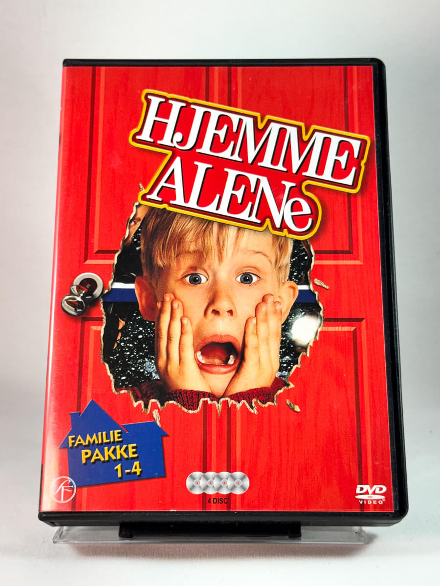 Forside av cover til Hjemme Alene – Familiepakke 1–4, brukt DVD hos Brukbar Film 