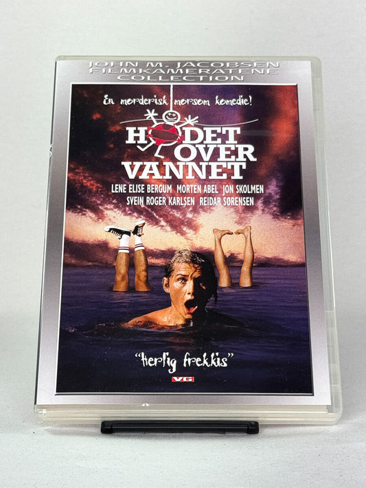DVD-forside til filmen Hodet over vannet
Originalt cover brukt for produktbilde i nettbutikken Brukbar Film