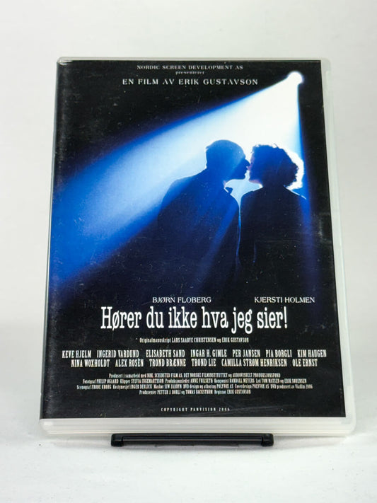DVD-forside til filmen Hører du ikke hva jeg sier!
Originalt cover brukt for produktbilde i nettbutikken Brukbar Film