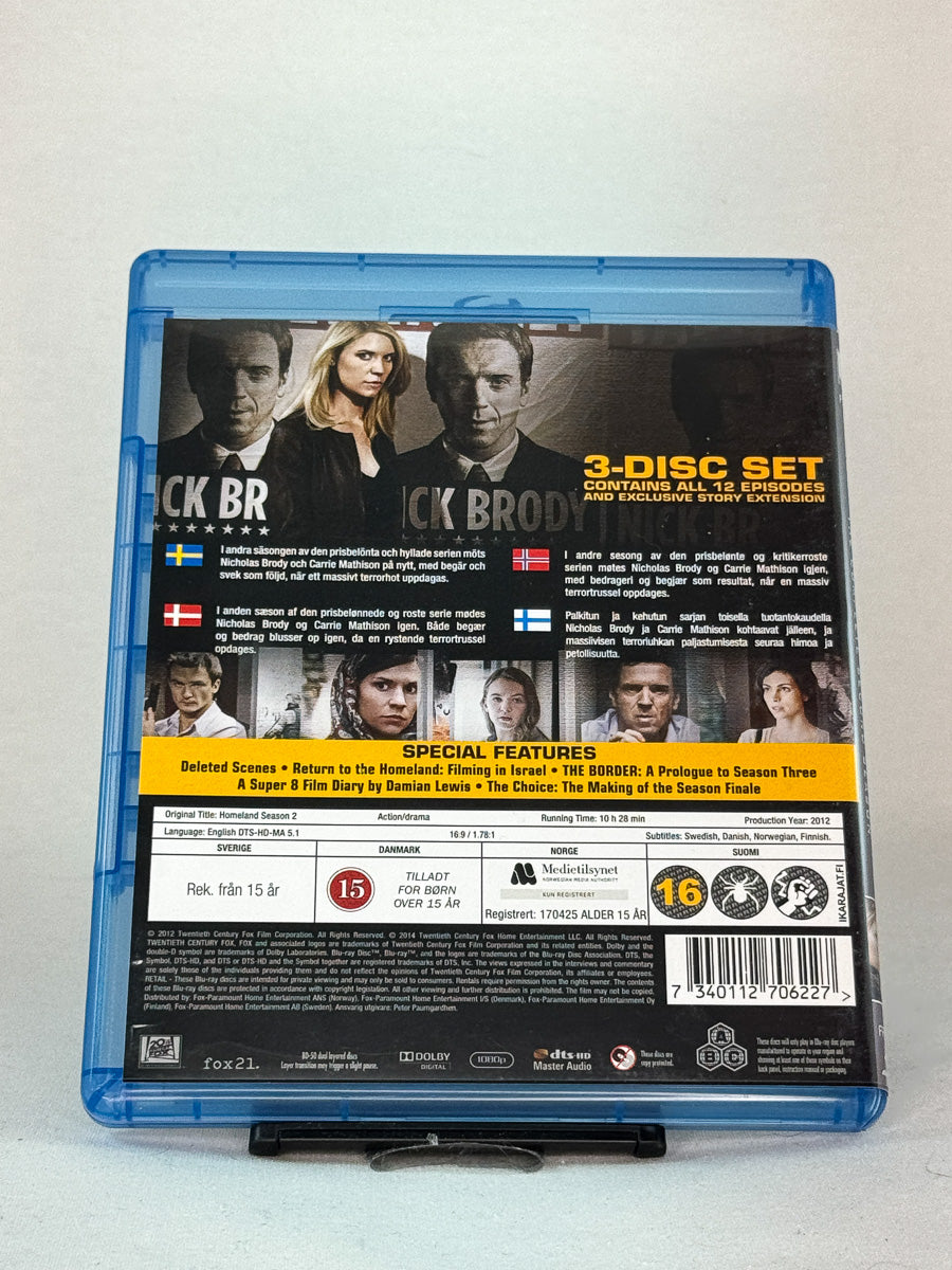 Bakside av Blu-ray-coveret til Homeland – The Complete Second Season – teknisk info og episodeoversikt hos Brukbar Film.