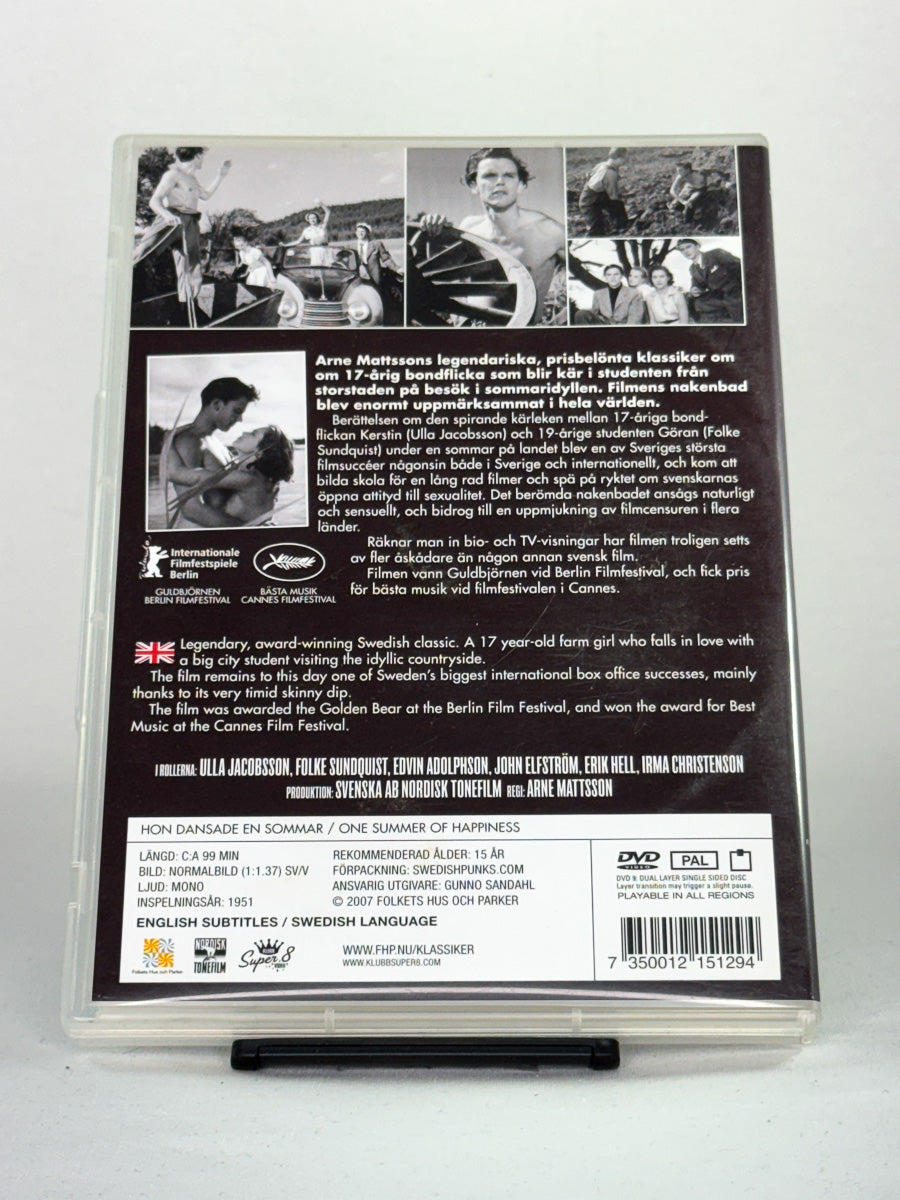 Bakside av DVD-cover til Hon dansade en sommar – prisbelønt drama som vakte oppsikt internasjonalt, tilgjengelig på brukt DVD hos Brukbar Film.