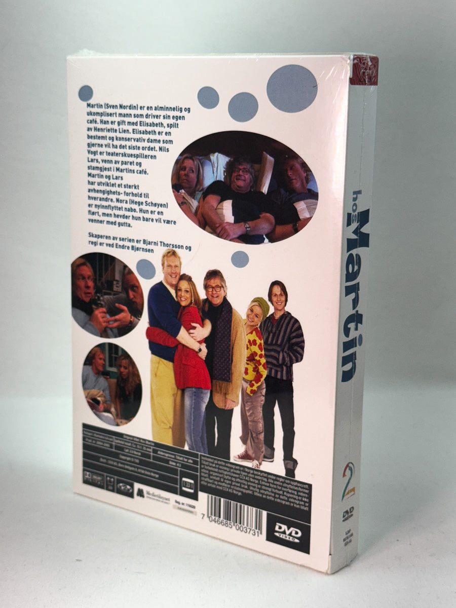 Bakside av DVD-cover til hos Martin, bruktfilm hos nettbutikken Brukbar Film