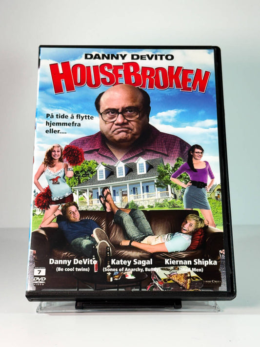 Forside av cover til HouseBroken, brukt original DVD hos Brukbar Film