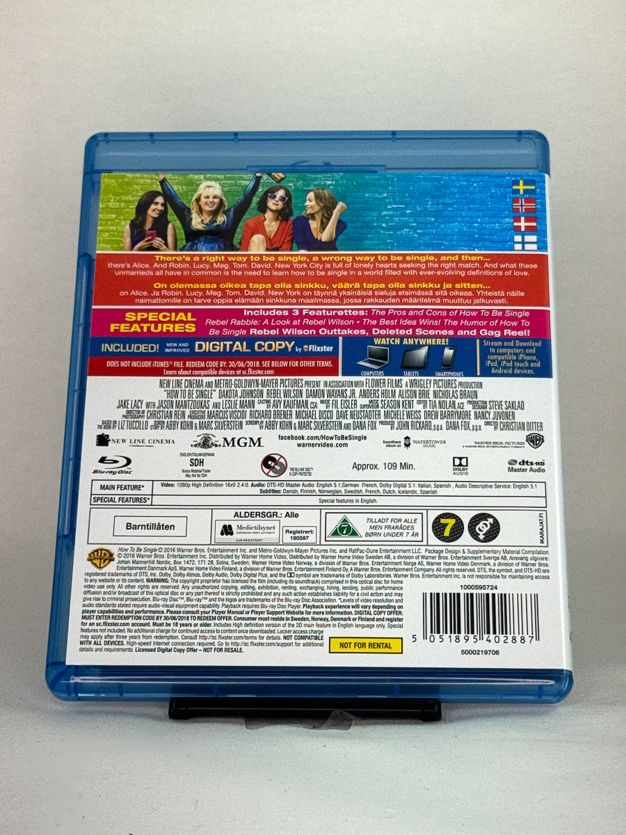 Bakside av Blu-ray-cover til How to Be Single – morsom og ærlig film om å finne seg selv mellom forhold, fest og kaos, brukt Blu-ray-utgave hos Brukbar Film.