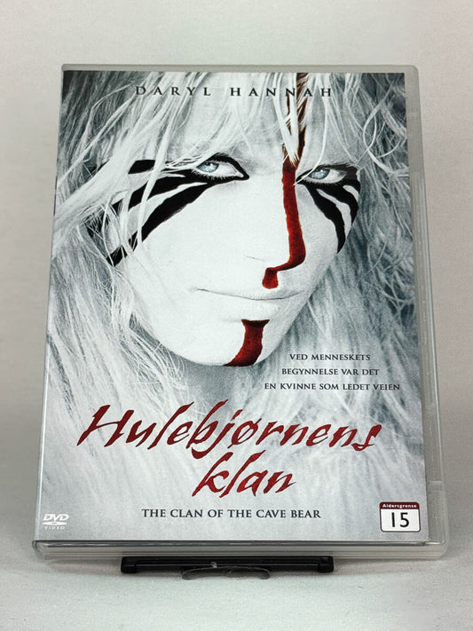 Forside av DVD-cover til Hulebjørnens klan med Daryl Hannah – brukt eventyrdrama på DVD tilgjengelig hos Brukbar Film.