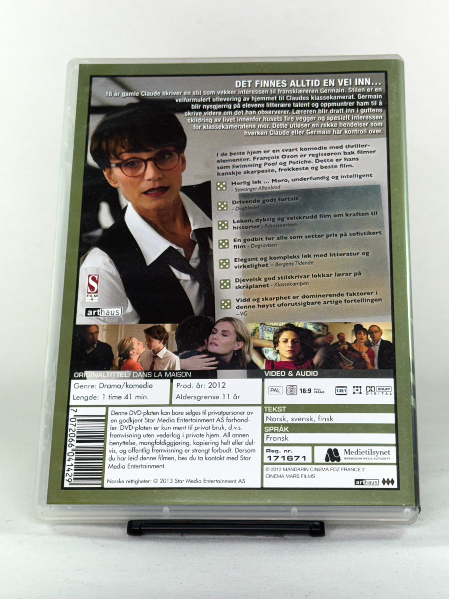 Bakside av DVD-cover til I de beste hjem – elegant og urovekkende fortelling signert François Ozon – brukt originalfilm på DVD hos Brukbar Film.