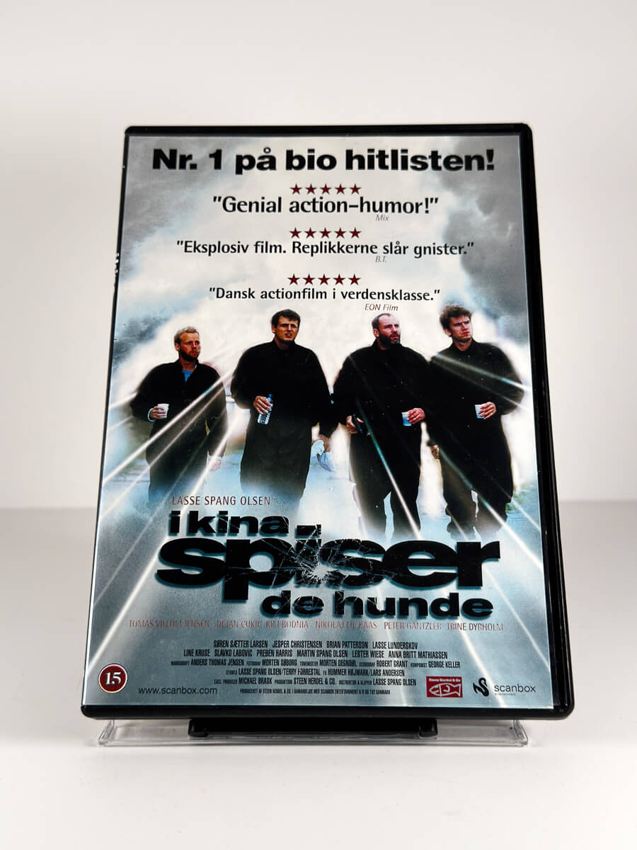 Forside av cover til I Kina spiser de hunde på DVD