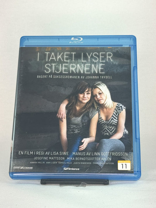 Forside av Blu-ray-cover til I taket lyser stjernene regissert av Lisa Siwe, basert på romanen av Johanna Thydell – brukt skandinavisk drama på Blu-ray hos Brukbar Film.