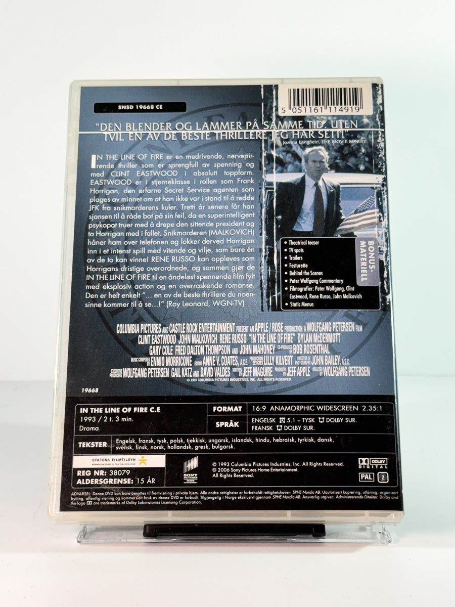 Bakside av cover til in the line of fire, brukt original DVD hos Brukbar Film