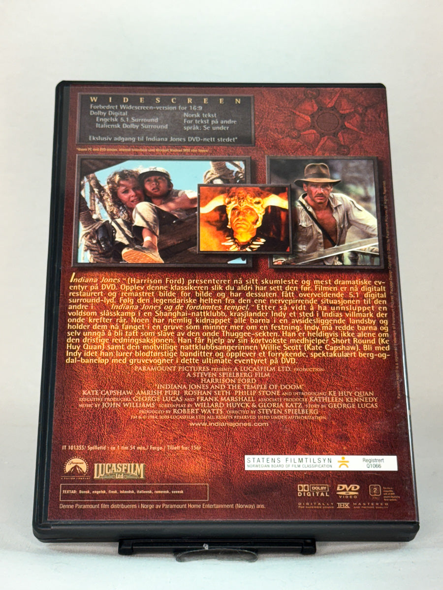 Bakside av DVD-cover til Indiana Jones og de fordømtes tempel – THX-mastret utgave med klassiske scener og høy underholdningsverdi, brukt originalfilm på DVD hos Brukbar Film.