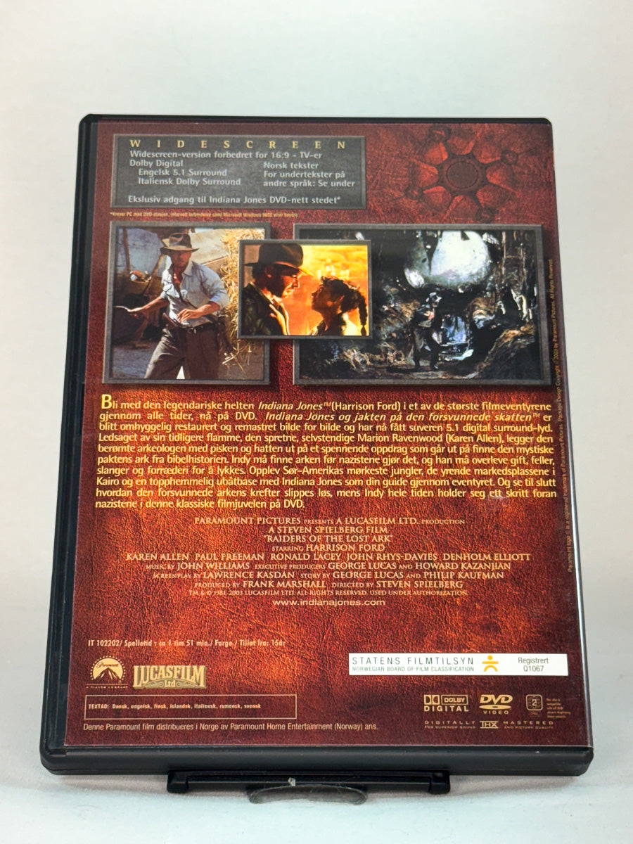 Bakside av DVD-cover til Indiana Jones og jakten på den forsvunnede skatten – remastret klassiker med Harrison Ford i sitt livs rolle, brukt originalutgave på DVD hos Brukbar Film.