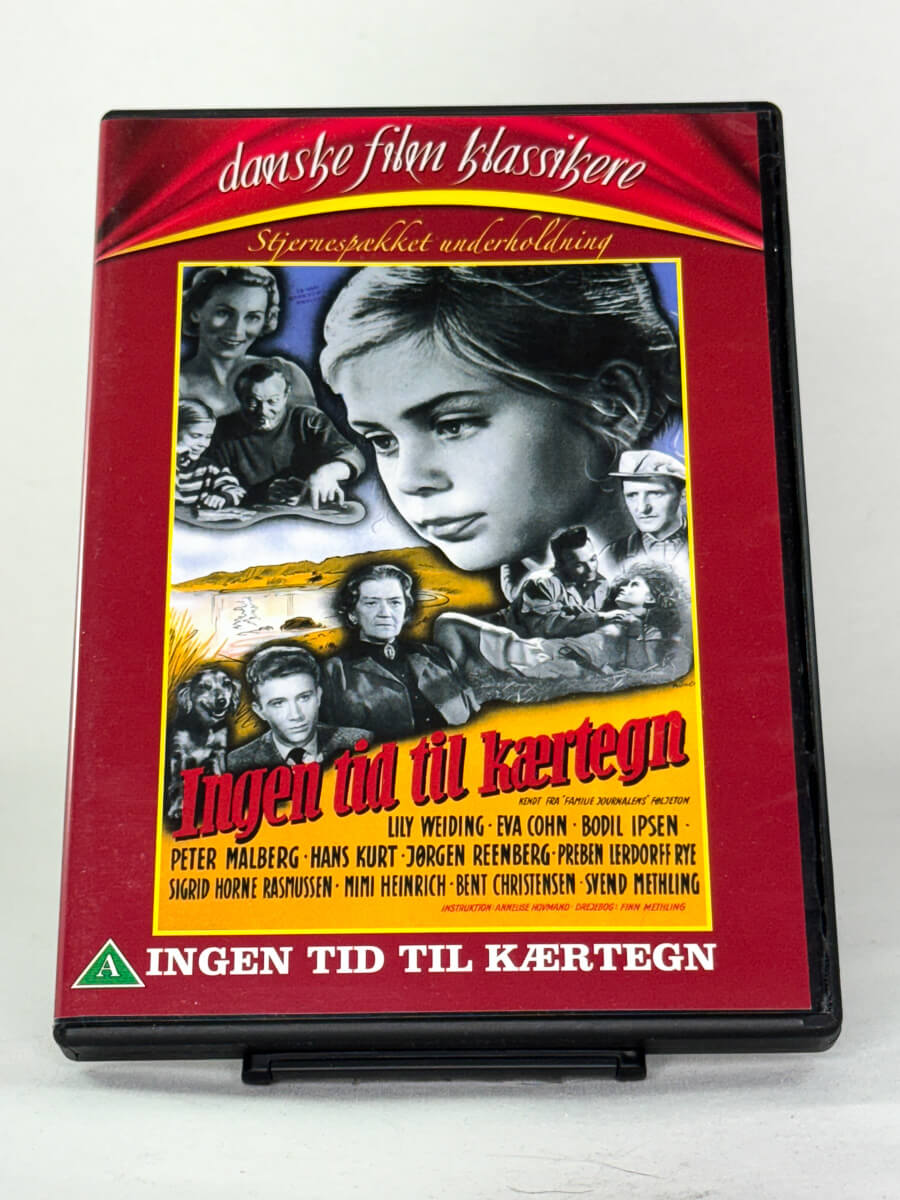 Forside av DVD-cover til Ingen tid til kærtegn – dansk filmklassiker i serien Danske film klassikere, med stjerner som Lily Weiding og Bodil Ipsen.