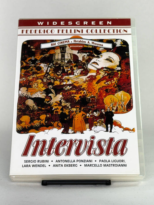 Brukt DVD-film Intervista – forside av Federico Fellini-filmen, kjøp klassiske italienske filmer på brukt DVD hos Brukbar Film