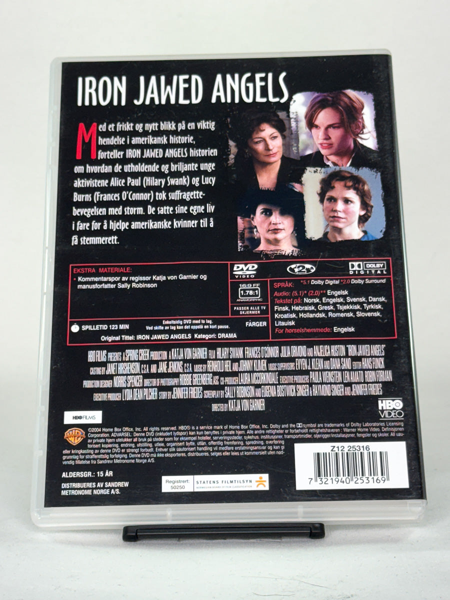 Bakside av DVD-cover til Iron Jawed Angels – inspirerende film basert på virkelige hendelser i den amerikanske suffragettbevegelsen – brukt originalfilm på DVD hos Brukbar Film.