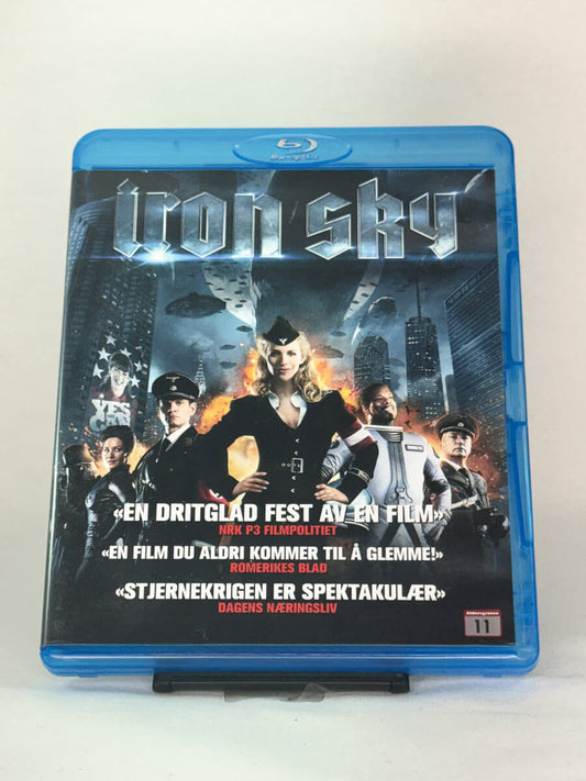 Forside av Blu-ray-cover til Iron Sky – satirisk science fiction-film om nazister på månen, brukt Blu-ray hos Brukbar Film.