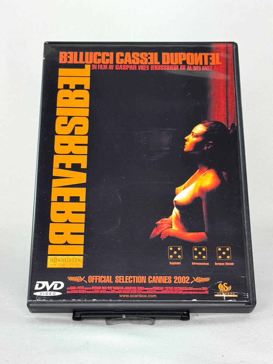Forside av DVD-cover til Irréversible – sjokkerende og kontroversiell film av Gaspar Noé med Monica Bellucci og Vincent Cassel, brukt DVD hos Brukbar Film.