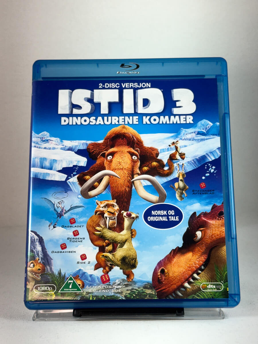 Forside av Blu-ray-cover til Istid 3 – Dinosaurene kommer – forhistorisk familieeventyr der flokken møter dinosaurer i et spennende og morsomt jungelkaos, brukt Blu-ray hos Brukbar Film.