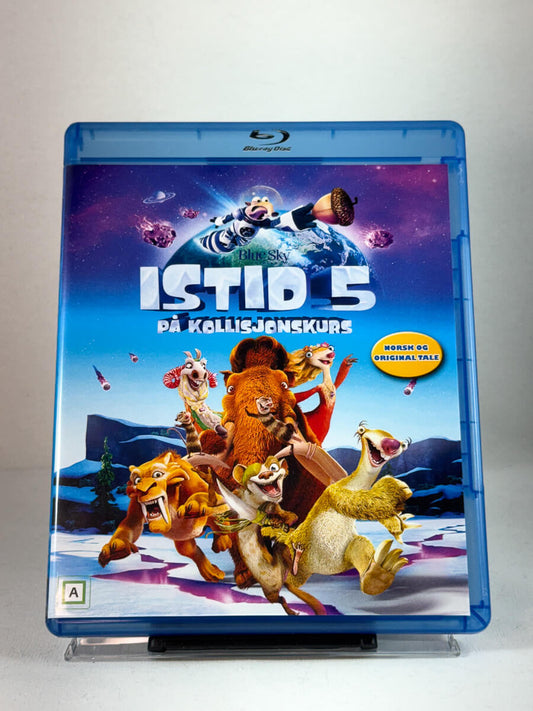 Forside av Blu-ray-cover til Istid 5 – På kollisjonskurs – romkaos og latter når Scrat utløser en kosmisk katastrofe i denne fargerike familiefilmen, brukt Blu-ray hos Brukbar Film.