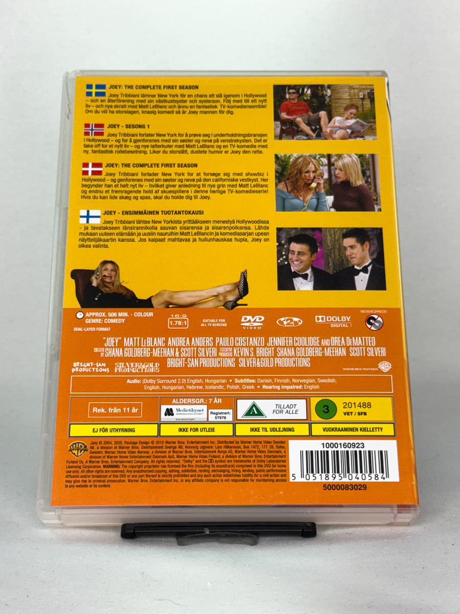 Bakside av DVD-cover til Joey – Sesong 1 – brukt TV-serie på DVD med Friends-stjernen Matt LeBlanc, kjøp hos Brukbar Film 