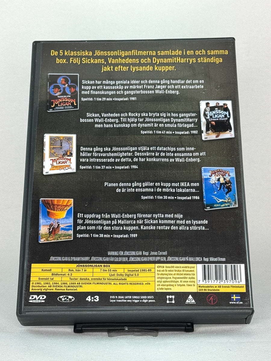Bakside av DVD-cover til Jönssonligan – samleboks med 5 svenske komedier, brukt originalfilm på DVD hos Brukbar Film