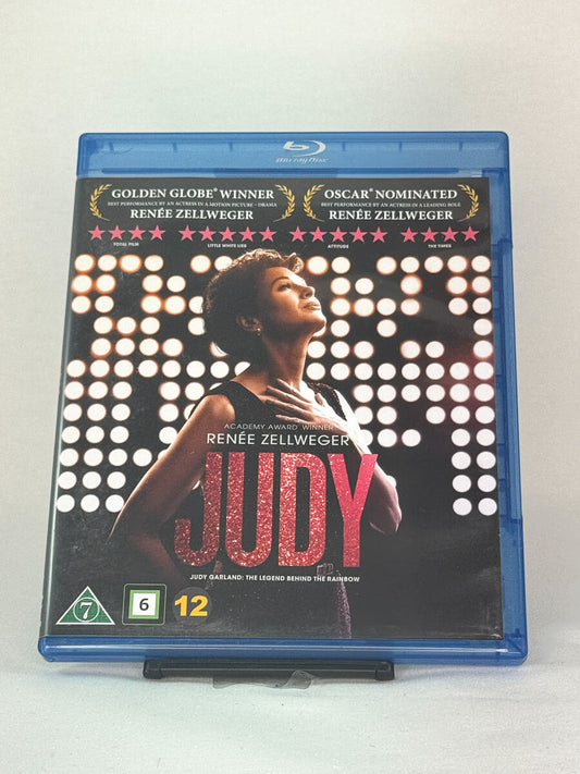 Forside av Blu-ray-cover til Judy med Renée Zellweger i rollen som Judy Garland – prisbelønt biografisk drama på brukt Blu-ray hos Brukbar Film.
