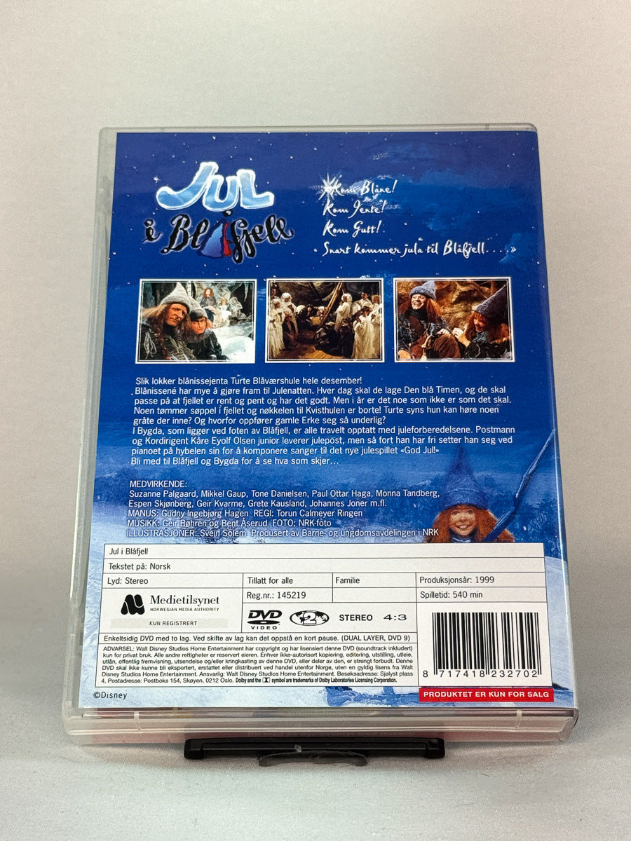 Bakside av DVD-cover til Jul i Blåfjell – 24 episoder fordelt på 3 disker, brukt julekalender på DVD fra Brukbar Film
