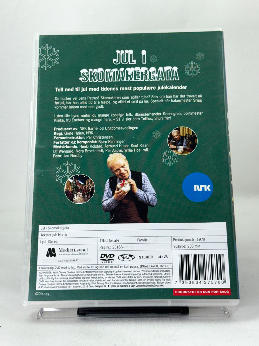 Bakside av DVD-cover til Jul i Skomakergata (del 2) – episoder 13–24 fra den elskede serien som har blitt en del av norsk juletradisjon, brukt DVD hos Brukbar Film.