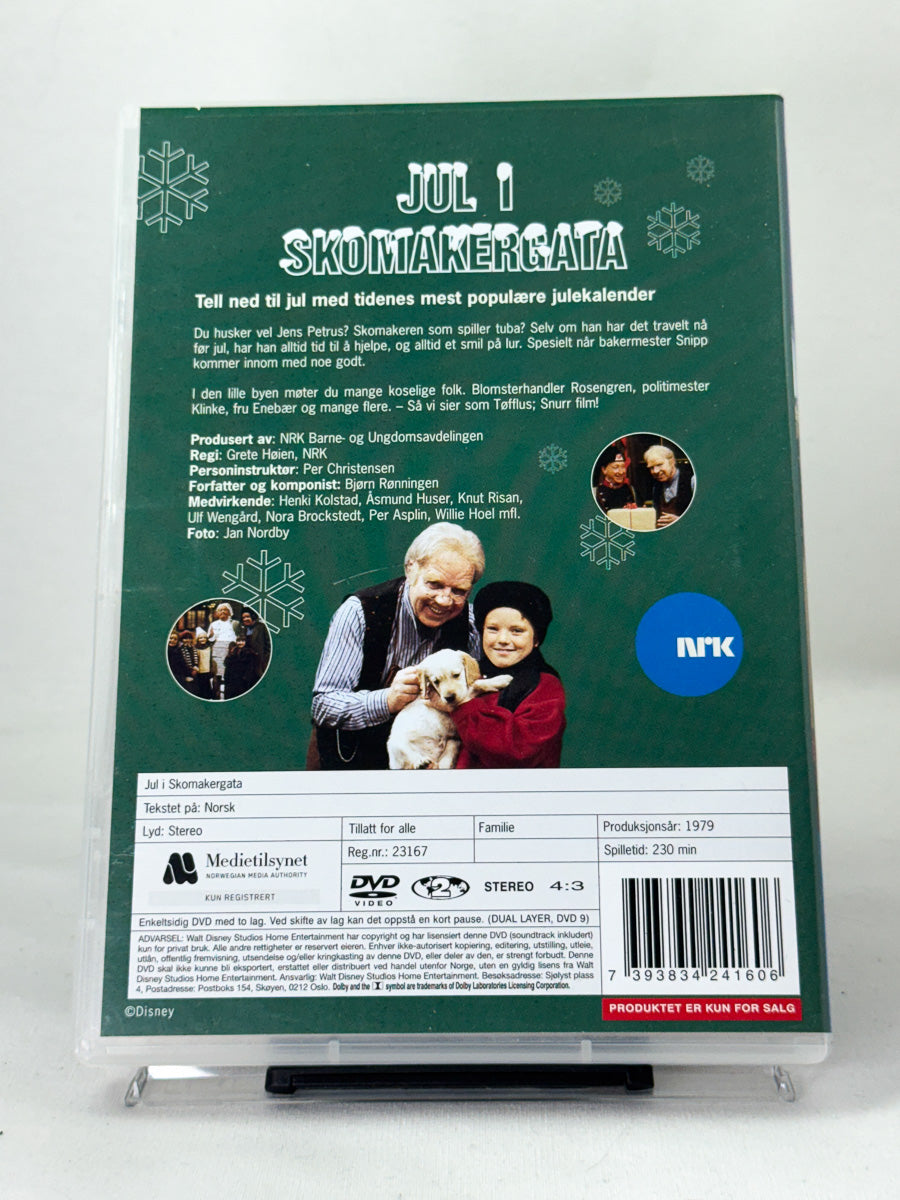Bakside av DVD-cover til Jul i Skomakergata (del 1) – klassisk norsk barne-TV fra 1979 med varme, humor og juleglede, brukt DVD-utgave hos Brukbar Film.