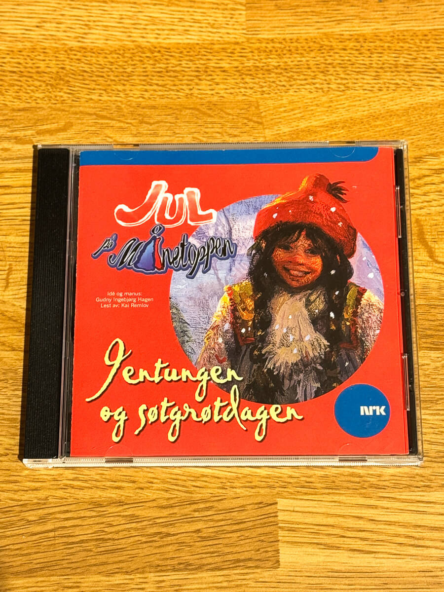 Forside av cover til Jul på Månetoppen – Jentungen og søtgrøtdagen på CD