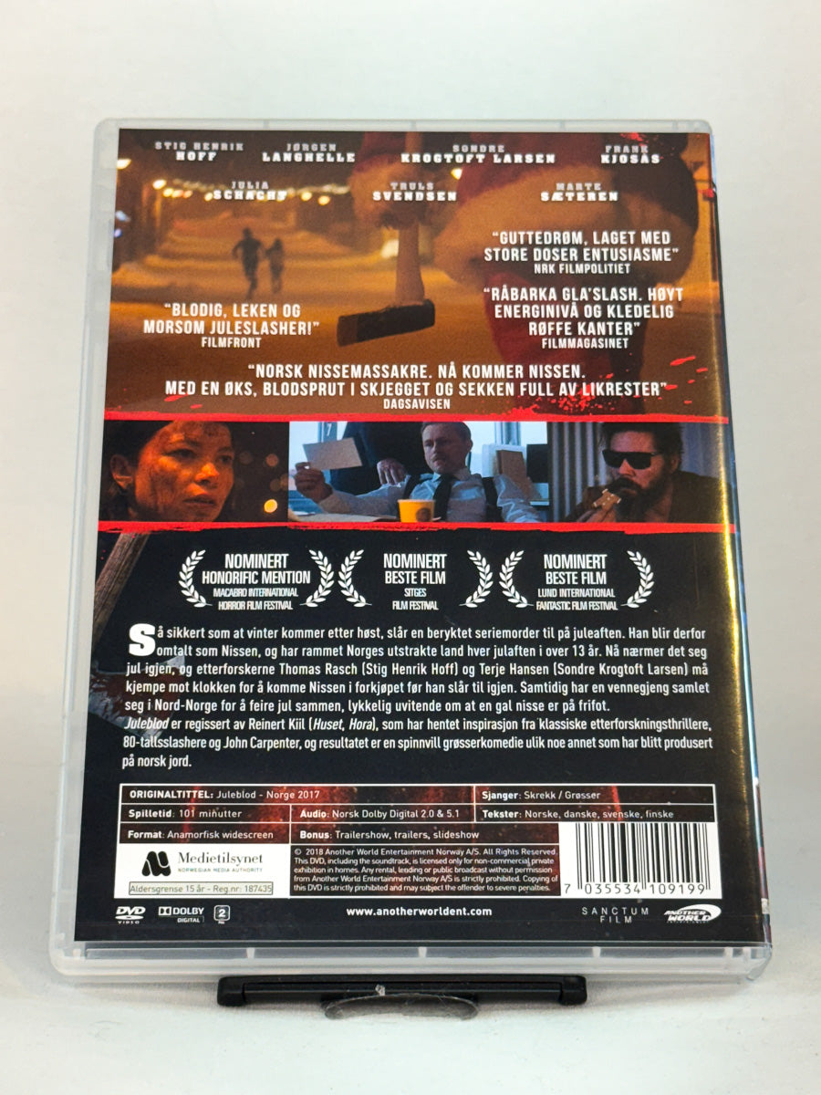 Bakside av DVD-cover til Juleblod (2017) – brutal norsk skrekkfilm fra Another World Entertainment – original brukt DVD-utgave tilgjengelig hos Brukbar Film.
