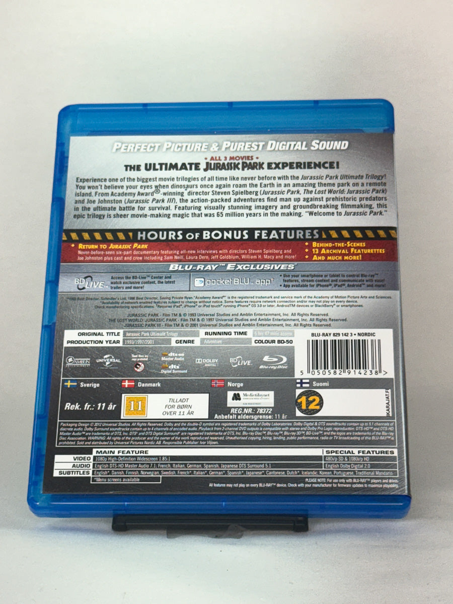 Bakside av Blu-ray-cover for Jurassic Park – Ultimate Trilogy – brukt filmsamling på Blu-ray, tilgjengelig hos Brukbar Film