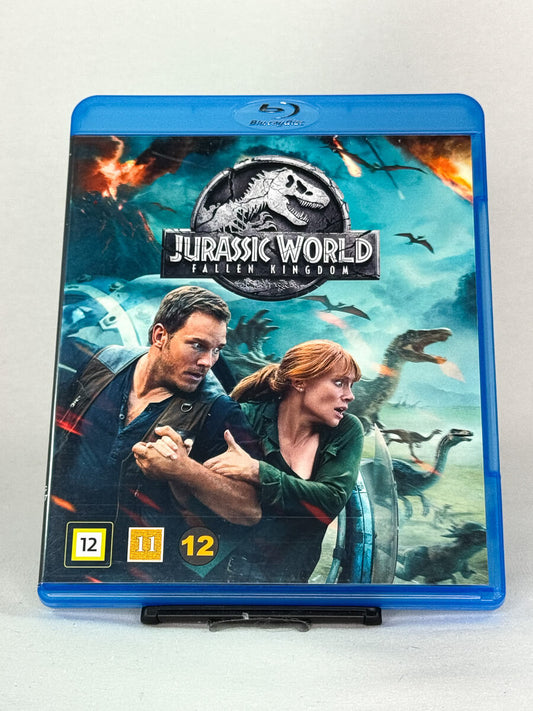 Forside av Blu-ray-cover til Jurassic World: Fallen Kingdom – actionfylt dinosaurfilm med Chris Pratt og Bryce Dallas Howard, brukt film hos Brukbar Film.