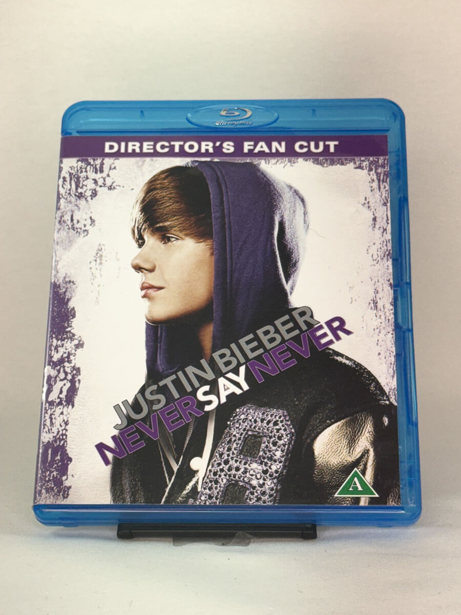 Forside av Blu-ray-cover til Justin Bieber: Never Say Never – dokumentar om popstjernens vei til suksess, brukt Blu-ray hos Brukbar Film.