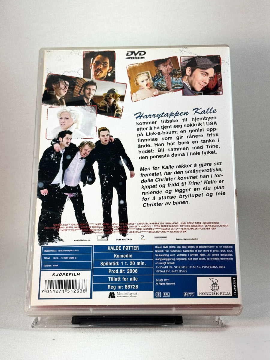 Bakside av DVD-coveret til Kalde føtter, bruktfilm hos nettbutikken Brukbar Film