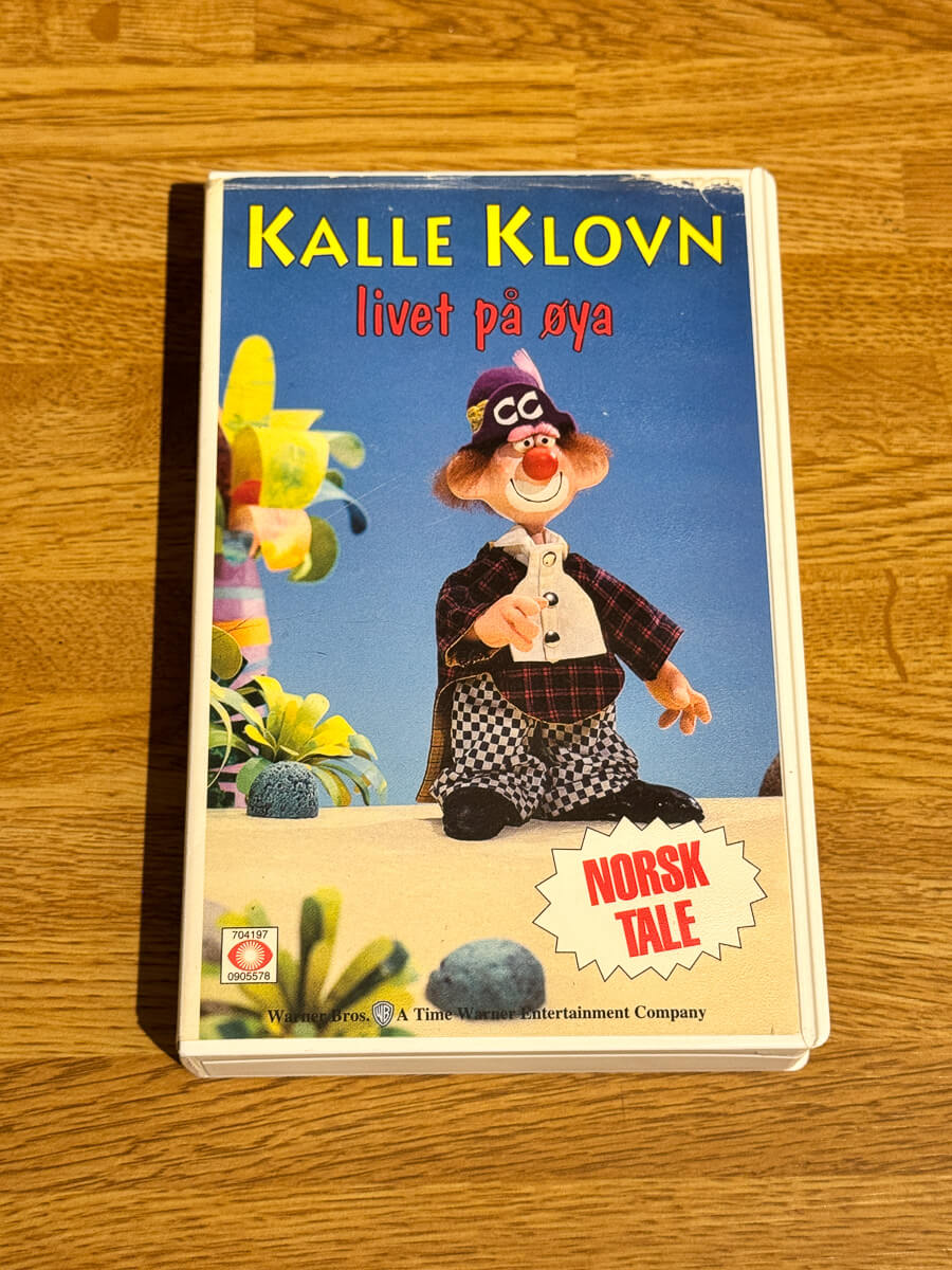 Forside av cover til Kalle Klovn – livet på øya på VHS