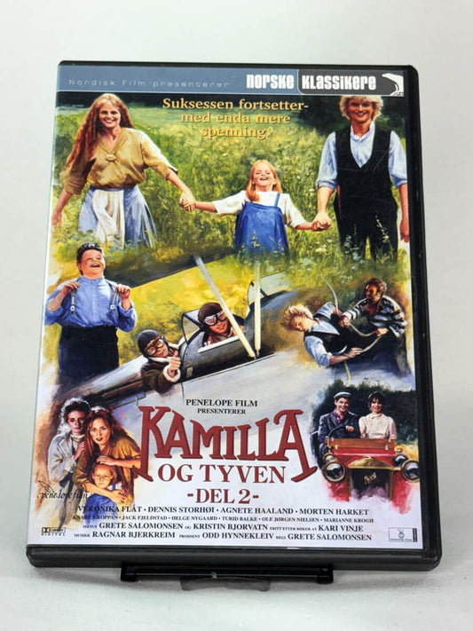 Forside av DVD-cover til Kamilla og tyven – Del 2 – oppfølgeren til den elskede familiefilmen, med mer spenning og varme – brukt DVD hos Brukbar Film.