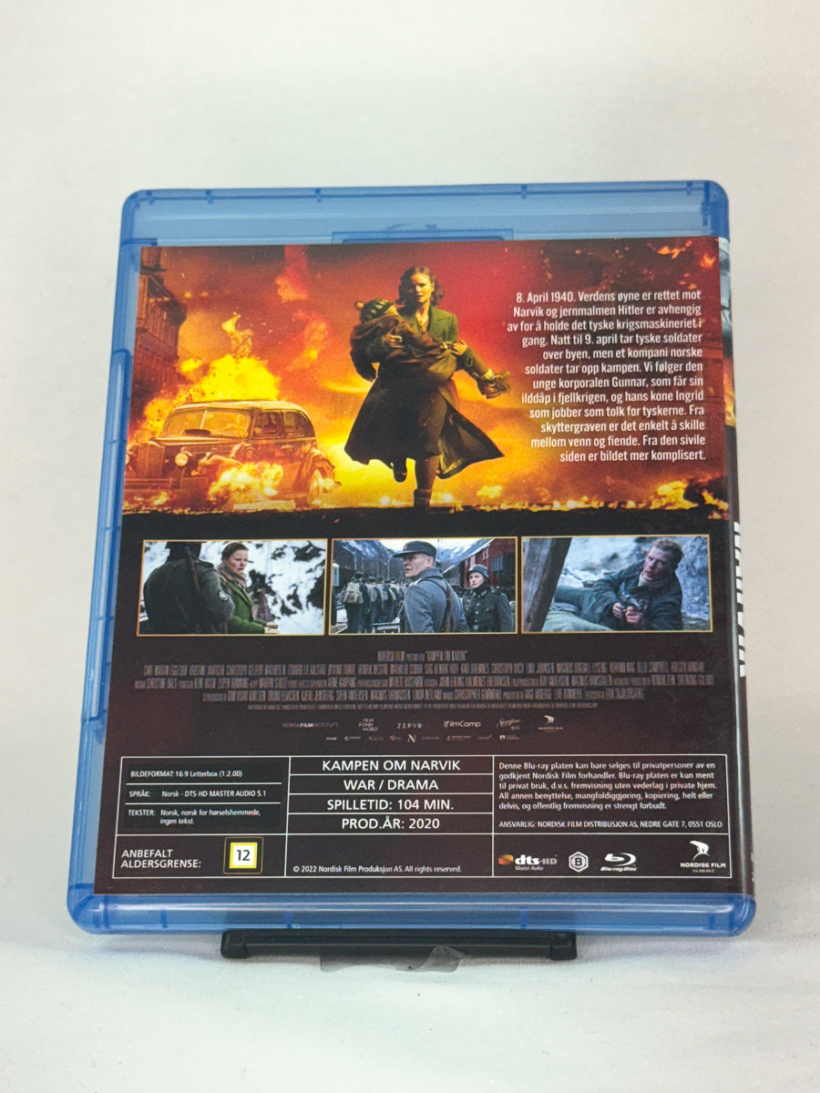 Bakside av Blu-ray-cover til Kampen om Narvik – norsk storfilm regissert av Erik Skjoldbjærg, Blu-ray brukt originalfilm fra Brukbar Film