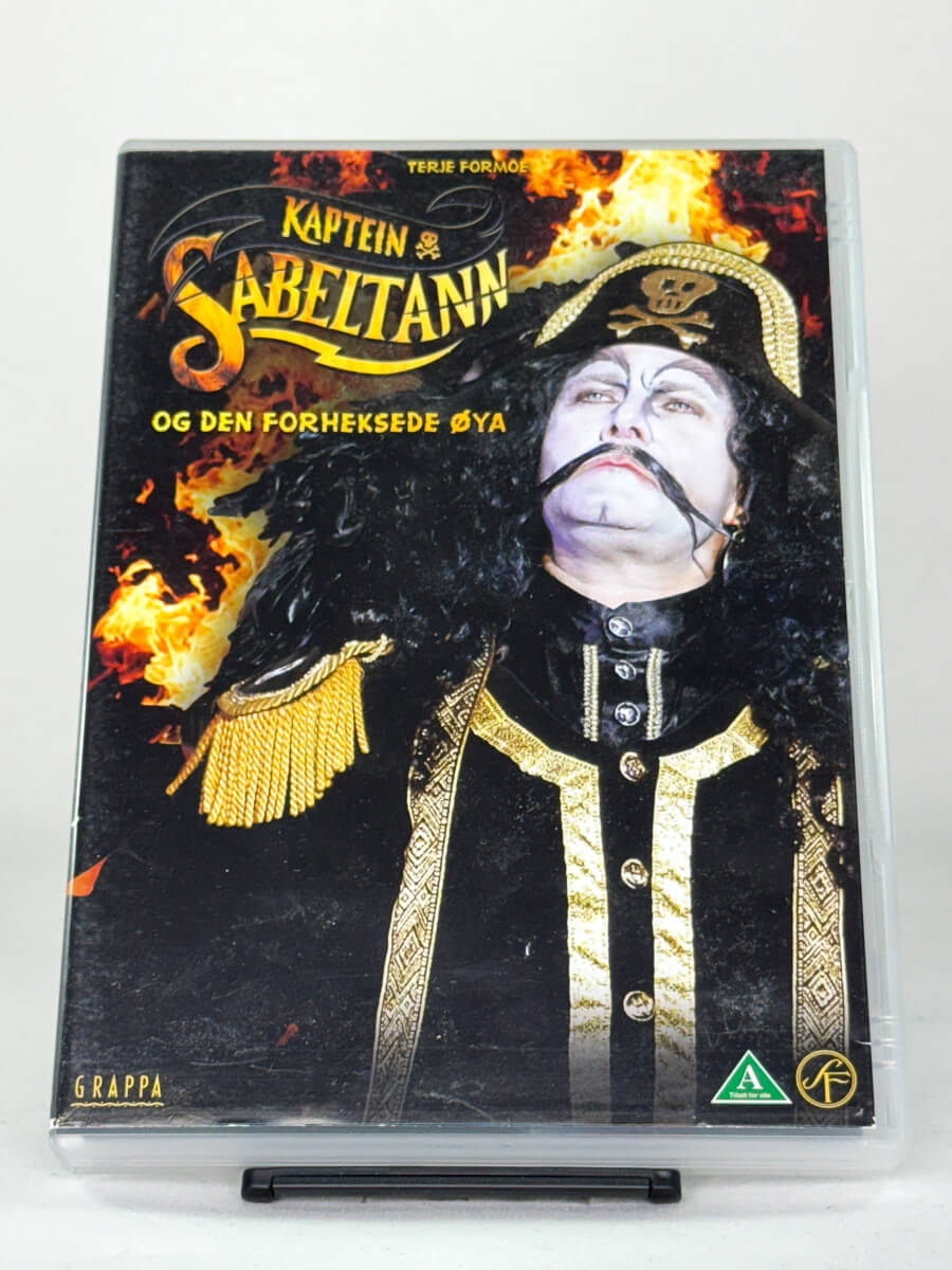 DVD-forside til filmen Kaptein Sabeltann og den forheksede øya
Originalt cover brukt for produktbilde i nettbutikken Brukbar Film