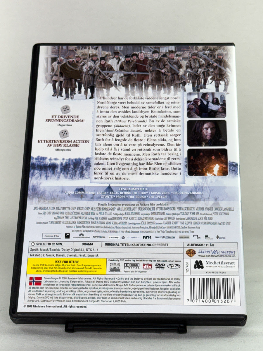 DVD-bakside til filmen Kautokeino-opprøret
Baksiden viser info, spesifikasjoner og eventuell ekstratekst – produktbilde fra nettbutikken Brukbar Film