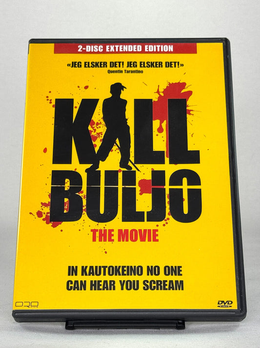 DVD-forside til filmen Kill Buljo - The Movie (Dobbel DVD)
Originalt cover brukt for produktbilde i nettbutikken Brukbar Film