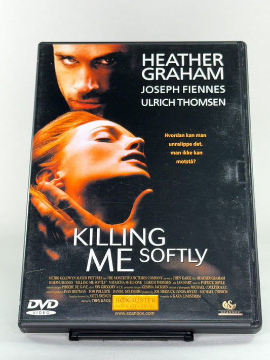 Forside av DVD-cover til Killing Me Softly – erotisk thriller med Heather Graham og Joseph Fiennes, brukt film hos Brukbar Film