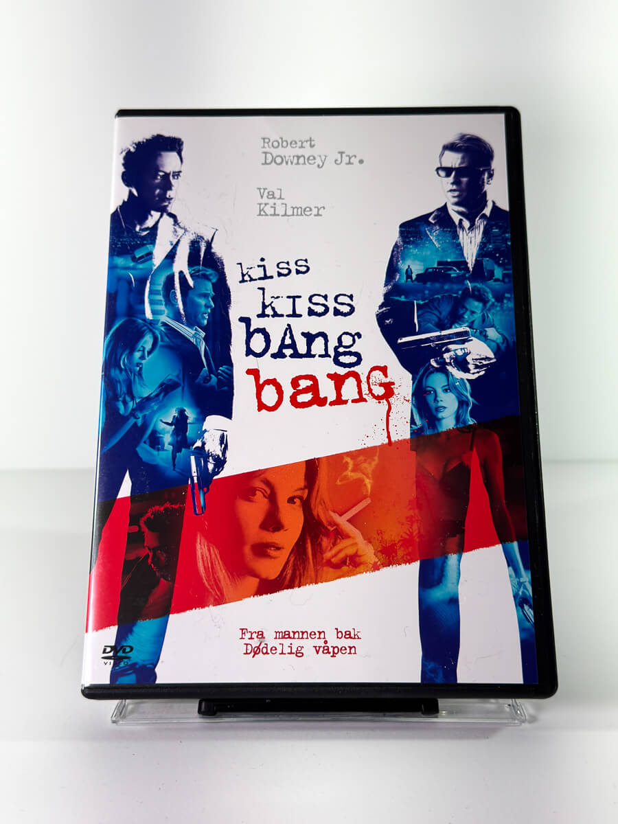 Forside av cover til Kiss Kiss Bang Bang, bruktfilm hos nettbutikken Brukbar Film