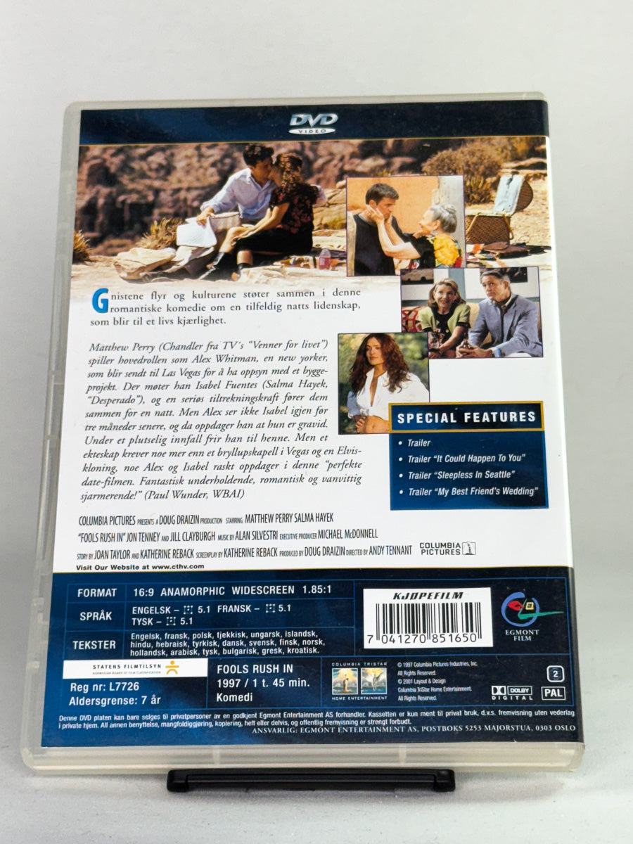 Bakside av DVD-cover til Kjærlighet ved andre blikk (Fools Rush In) – brukt romantisk komedie på DVD med Matthew Perry og Salma Hayek, kjøp hos Brukbar Film