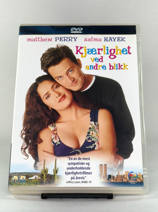 Brukt DVD-film Kjærlighet ved andre blikk (Fools Rush In) – forside av originalt filmcover, romantisk komedie med Matthew Perry og Salma Hayek, tilgjengelig hos Brukbar Film