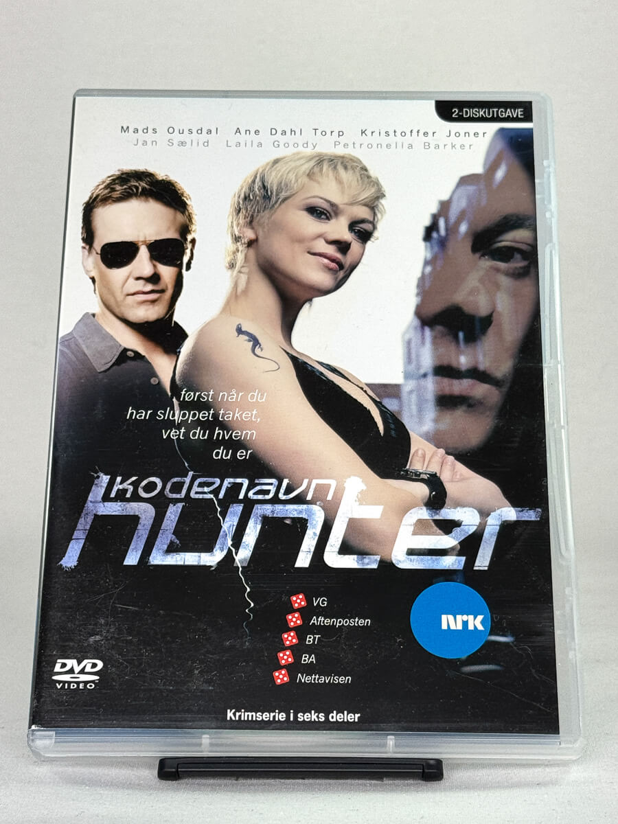 DVD-forside til serien Kodenavn Hunter – sesong 1
Originalt cover brukt for produktbilde i nettbutikken Brukbar Film