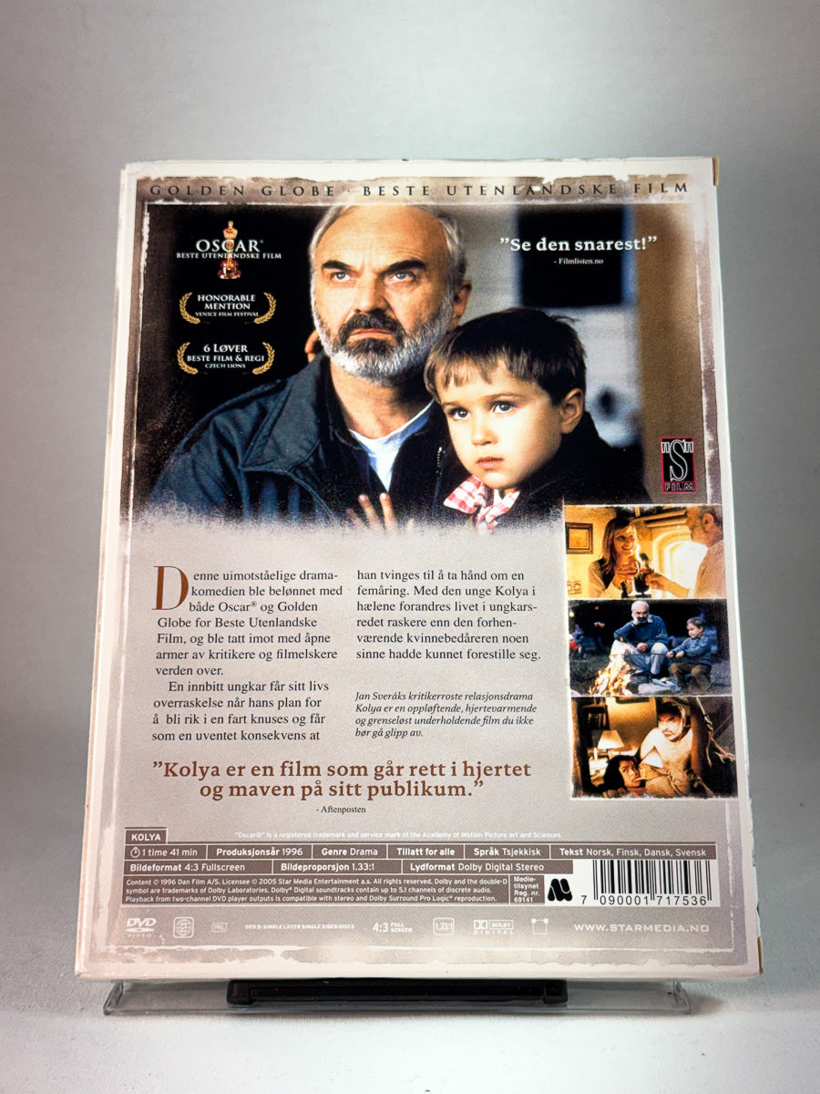 Bakside av cover til Kolya, brukt DVD hos Brukbar Film